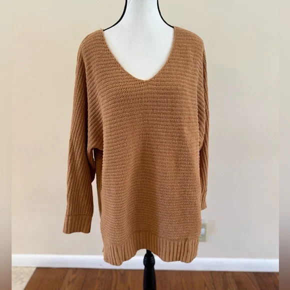 American Eagle chenille sweater with a relaxed fit - Picture 2 of 7